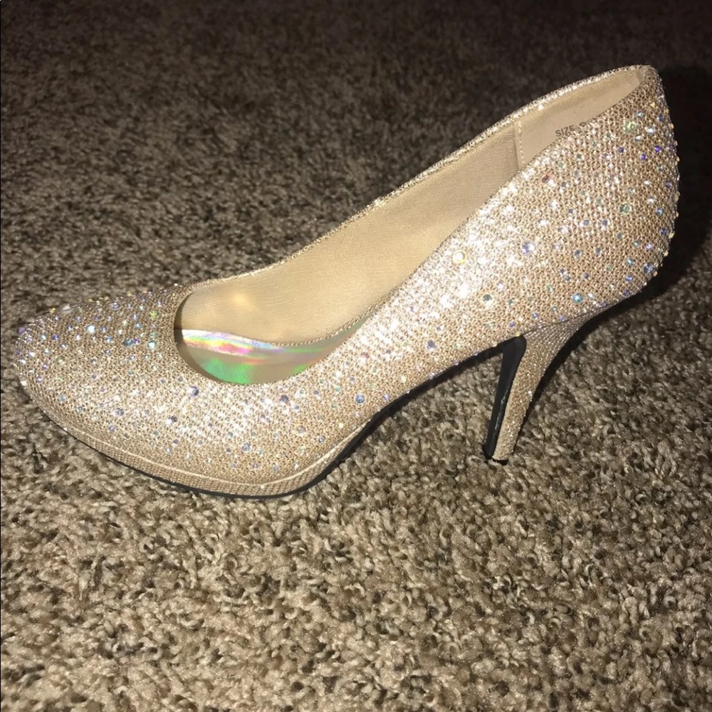Heels - Picture 3 of 3